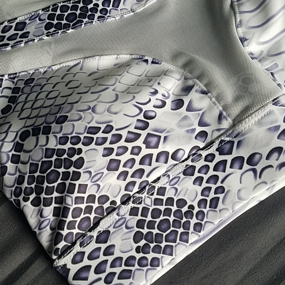 NWT Athletic Set Bra/leggings Snake skin print - Picture 3 of 4